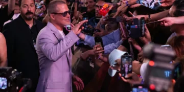 (Видео) Бред Пит повторно  со нова промена на имиџот: „Толку е сладок“