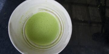 Поздрава алтернатива на кафето: Овој зелен пијалок ги елиминира стресот и анксиозноста