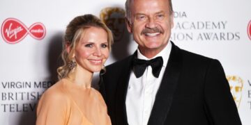 Актерот Келси Грамер (70) го очекува своето осмо дете