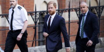 Принцот Хари размислувал да го промени презимето во Спенсер