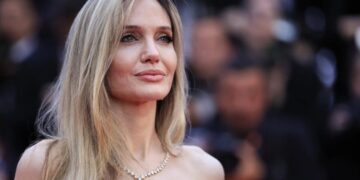 Анџелина Џоли наполни 50 години: покрај главните филмски улоги, светот ја памети и по нејзините бурни љубовни врски…