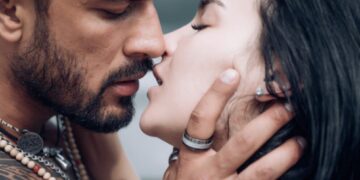 Најдобрите бакнувачи според хороскопскиот знак: тие се полни со страст