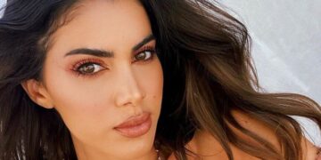 (Фото) Секс бомба на плажа: Изгледот од милион долари ги излуде мажите