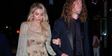 (Фото) Ќерката на Мајкл Џексон маѓепса со фустан со цветни мотиви