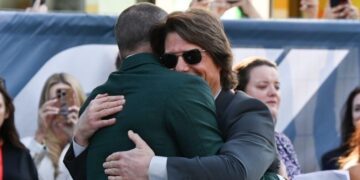 Средбата на Бред Пит и Том Круз на премиерата на филмот во Лондон ги воодушеви обожавателите