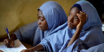 Студентки во Нигерија биле проверувани дали носат градник пред да полагаат испит