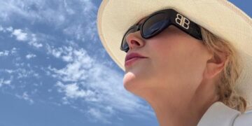 Никол Кидман во лежерни, но  стилски комбинации