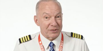 (Видео) Пилот откри кој дел од летот е најголем предизвик, а зборуваше и за авионскиот режим на телефоните