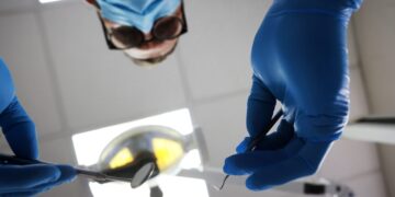 Со знаење стекнато преку Интернет лажен стоматолог си отворил ординација и вадел и поправал заби