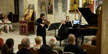 Македонскиот виолинист Емир Имеров и израелскиот пијанист Ваг Папиjан на Охридско лето