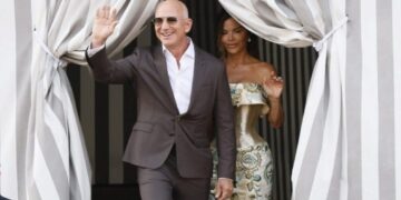 Свадбата на векот е под критика: „Одвратен приказ на ароганција“, „Симбол на изгубени вредности“