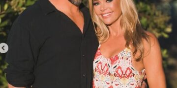 Дениз Ричардс и Арон Фиперс се разведуваат