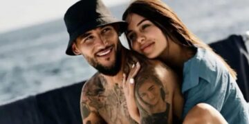 (Фото) Анастасија и Гудељ во страсна прегратка на Ибица: исончаната убавица го покажа своето тело