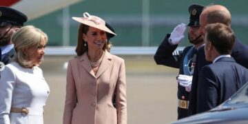 (Фото) Мртва трка меѓу Кејт Мидлтон и Брижит Макрон: не се знае која е подобро облечена