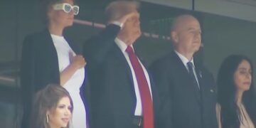 (Видео) Oчилата за сонце на Меланија Трамп го украдоа шоуто на финалето на Светското клупско првенство