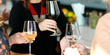 Алкохолот повеќе им штети на жените отколку на мажите