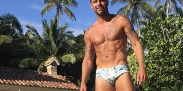 Жешки фотографии од Рики Мартин се сè што ви треба денес