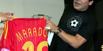 Децата на Марадона забранија користење на името на славниот фудбалер