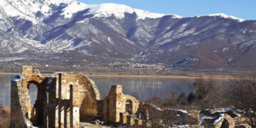 Изложба на ликовна уметност во Преспа-Северна Македонија, Грција и Албанија во заедничка креативна потрага: „По материјата“