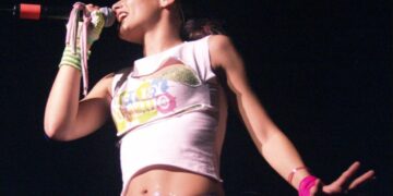 (Фото) Беше омилена пејачка во 2000-тите, а потоа исчезна: денес шокира со својот изглед