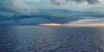 Веднаш излезете од водата ако го забележите ова: правилото од 30 секунди може да ви го спаси животот