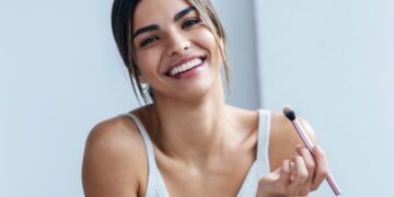 Како шминката да ги преживее најжешките летни денови?