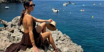 (Фото) По разводот, Ана Ивановиќ не може да ја симне насмевката од лицето, се јави од Мајорка