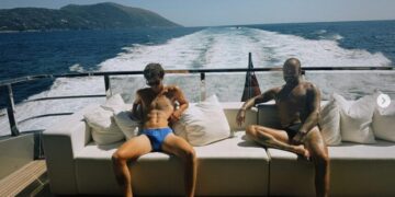 Дејвид и Круз Бекам се соблекоа на јахта, двајцата се згодни фраери