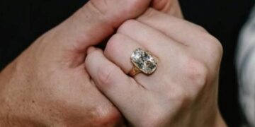 Дијамант во безвременски стил – Тејлор Свифт се сврши со прстен што сите ќе го посакаат