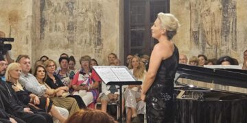 (Видео) „Охридско лето“ го прослави 65. роденден со концерт на македонската сопранистка