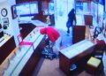(Видео) Филмски грабеж: четворица маскирани крадци испразнија златарница за само 90 секунди