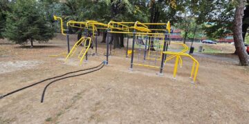 (Фото) Вандали ја уништија новата теретана во Паркот на франкофонијата, боксерската вреќа е исчена