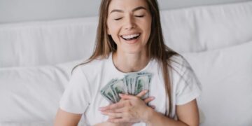 Доблест или маана? Во три хороскопски знаци се раѓаат со најскржави луѓе