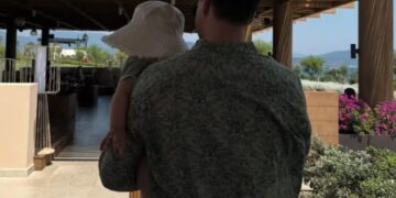 (Фото) Милош Биковиќ одмора со сопругата и синот на море