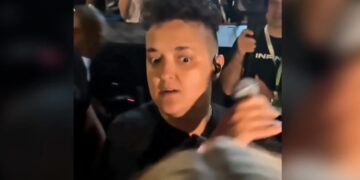 (Видео) Марија Шерифовиќ слезе меѓу публиката да пее, а една девојка се обиде да ѝ го земе микрофонот, пејачката изреагира