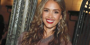 (Фото) Џесика Алба изгледа подобро од кога било, таа буквално процвета по разводот