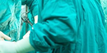 Црв од шест сантиметри отстранет од очниот капак на пациент во БиХ