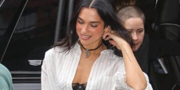 (Фото) Дуа Липа едвај се „одбрани“ од собраните обожаватели кои чекаа да ја видат, а потоа воодушеви со својот изглед