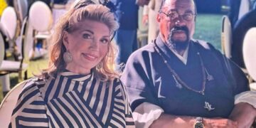 (Фото) Најпознатата лото-девојка од поранешна Југославија поттикна гласини дека е во врска со Стивен Сигал