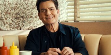 Шарм, скандали и молк за вистинските жртви во документарецот за Чарли Шин