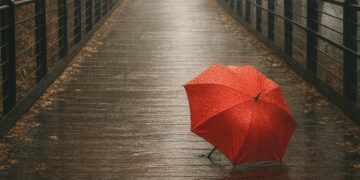 Викендов под чадор – најавени дожд, ветер и грмежи низ Македонија