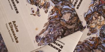 Изложба на Аница Китаноска „Скаменети потези: еволуција на формата“ во Битола