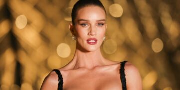 (Фото) Не излегува од тантела: уште една реклама со сексапилната русокоса, која не ве остава да спиете