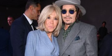 (Видео) На модната недела во Париз, сите гледаа во Брижит Макрон и Џони Деп