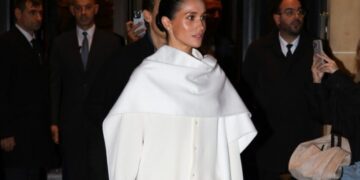 (Видео) За малку ќе паднеше бакнеж: Меган Маркл доживеа непријатност пред светот