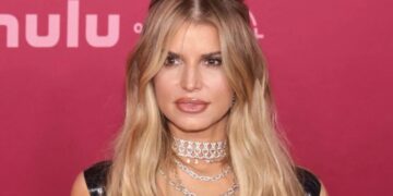 (Фото) Џесика Симпсон ужива кога е во центарот на вниманието, негативните коментари воопшто не ѝ пречат