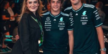 Ретко појавување на Адел во јавност, фановите воодушевени од нејзината витка фигура