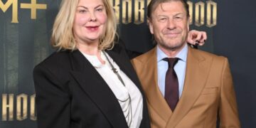 (Фото) „Невозможно е таа да е 26 години помлада од него“: сопругата на славниот актер на удар на критики