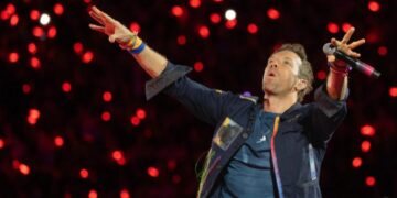 Крис Мартин во врска со ѕвездата од „Игра на тронови“, а само што ја заврши осумгодишната врска