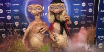 (Фото) Малкумина можат да ја воодушеват јавноста како Емили Ратајковски, нејзиното најново издание остава без зборови